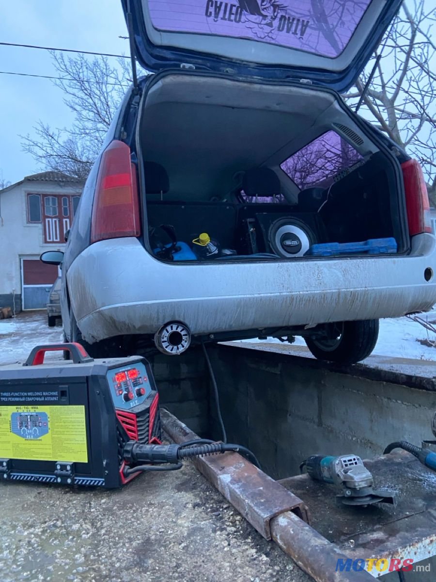 2003' Ford Focus photo #2