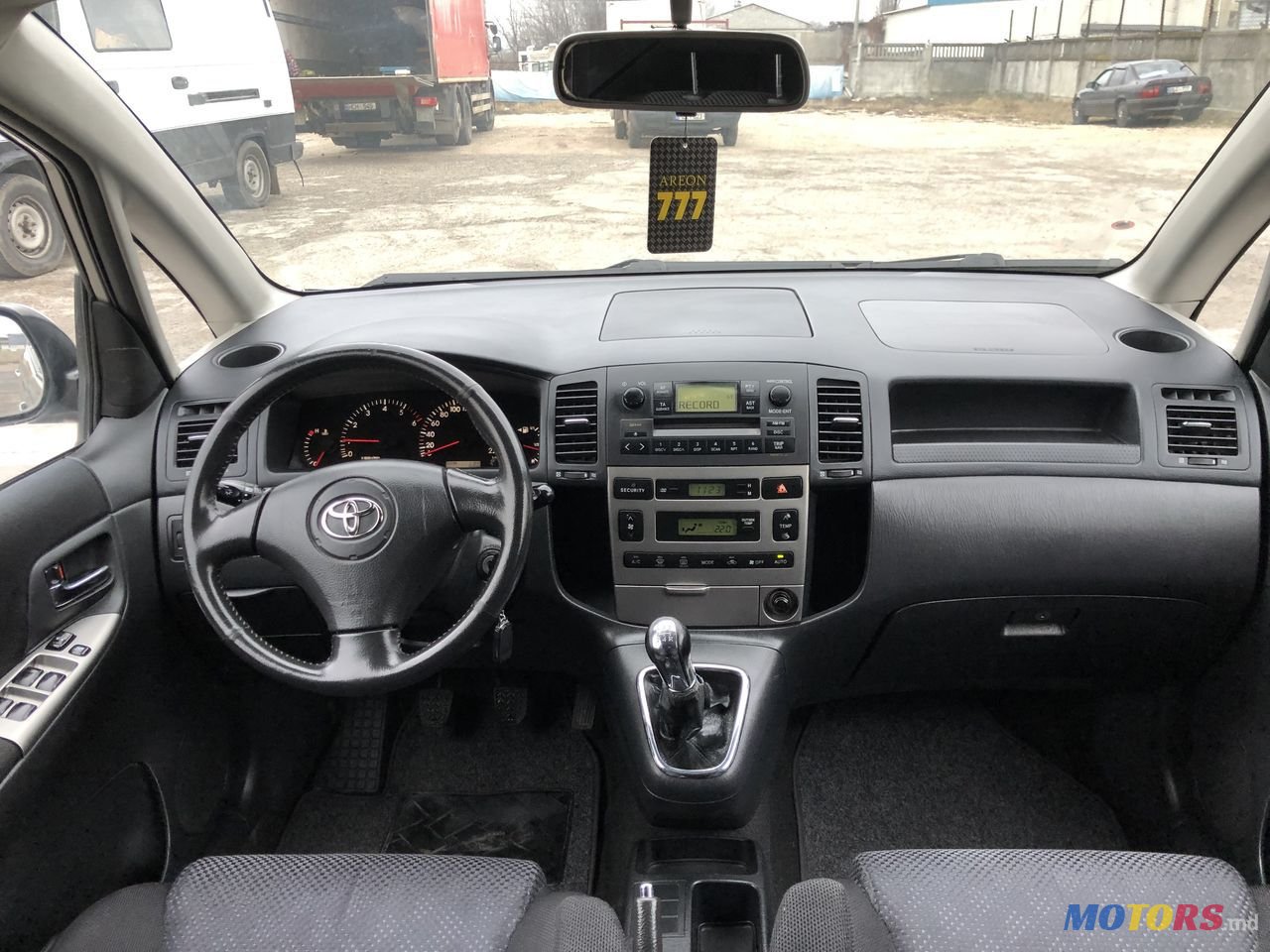 2003' Toyota Corolla Verso photo #5