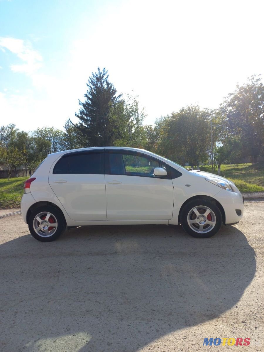 2011' Toyota Yaris photo #4
