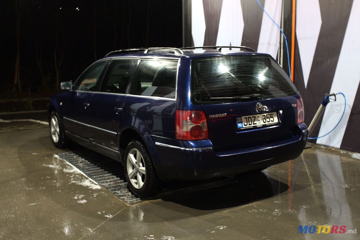 2001' Volkswagen Passat photo #3
