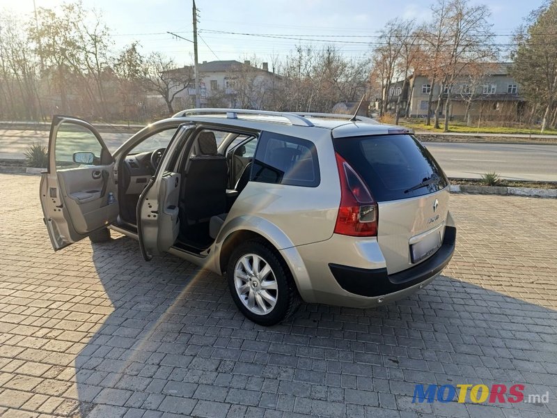 2008' Renault Megane photo #3