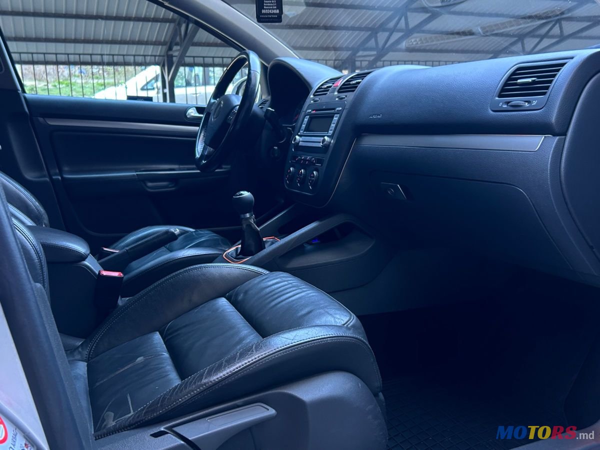 2008' Volkswagen Golf photo #5