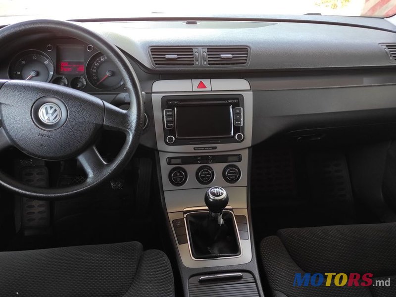 2007' Volkswagen Passat photo #6