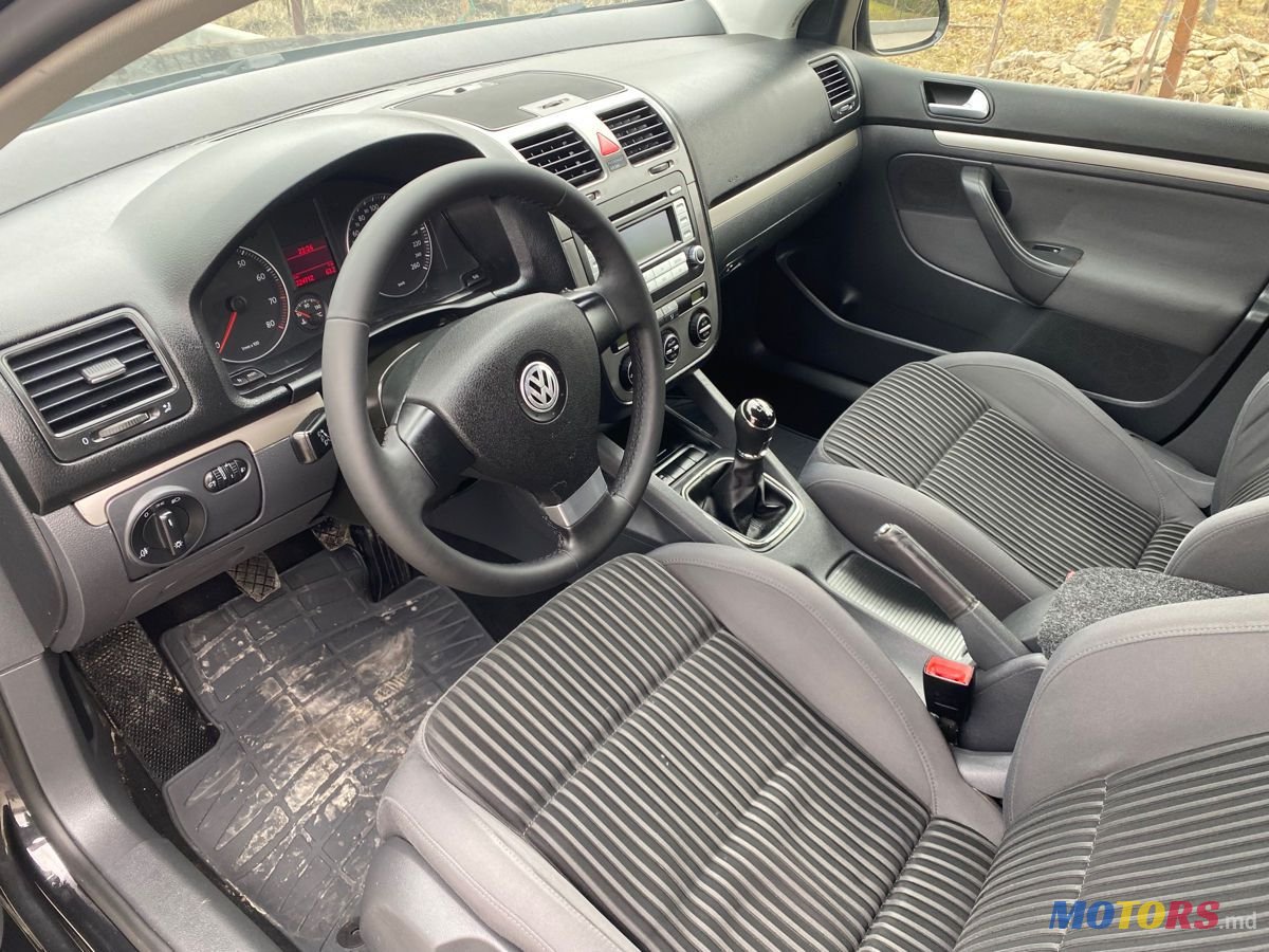 2008' Volkswagen Golf photo #6