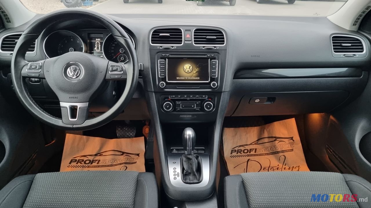 2011' Volkswagen Golf photo #3