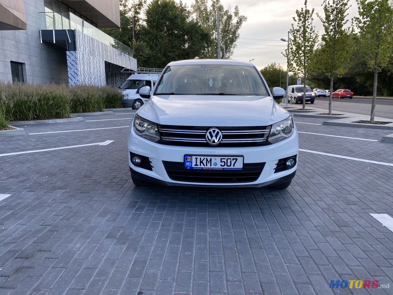 2016' Volkswagen Tiguan photo #2