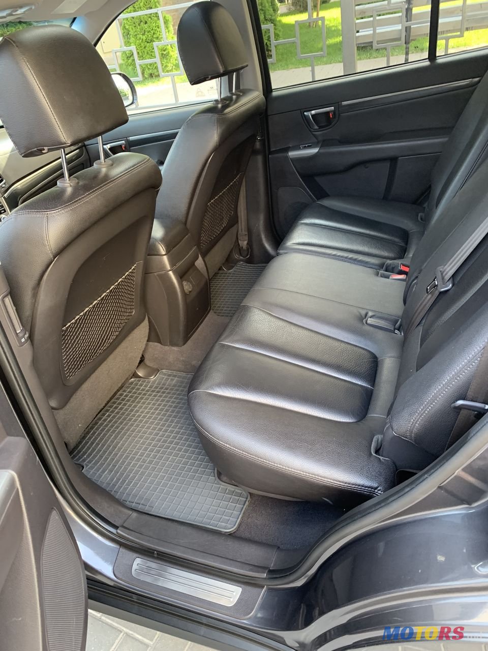 2011' Hyundai Santa Fe photo #6