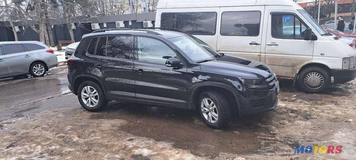 2016' Volkswagen Tiguan photo #3