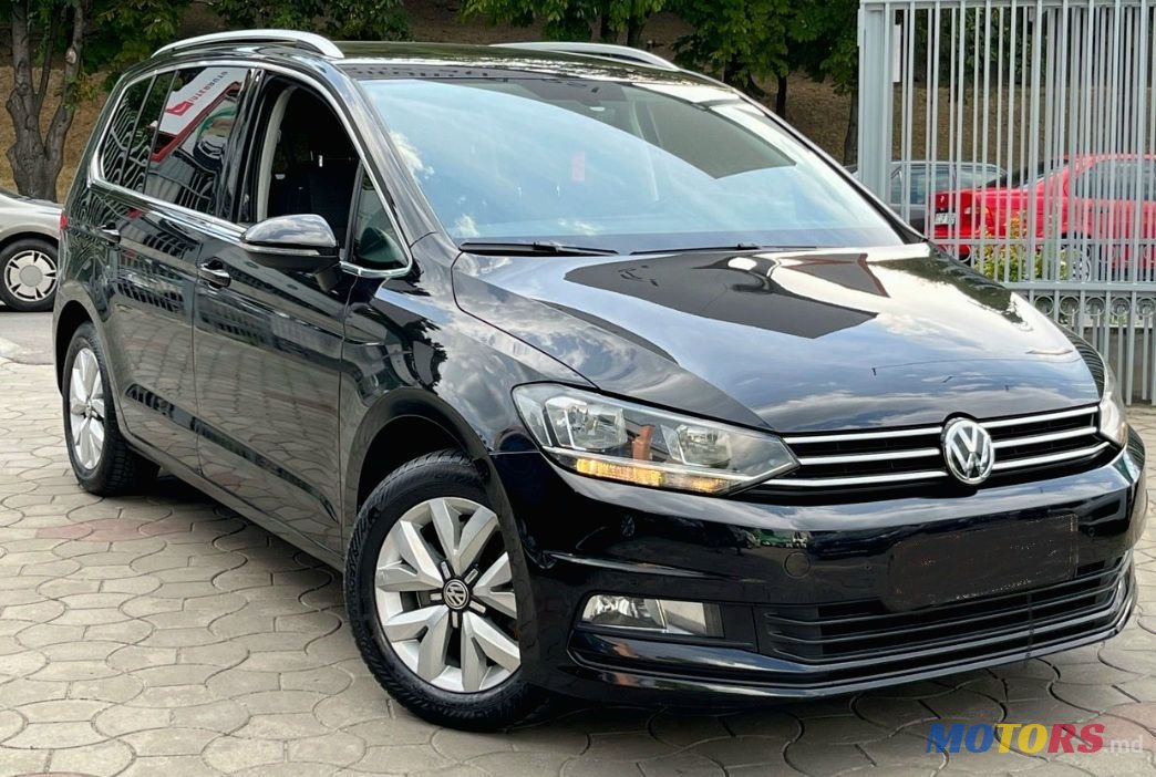 2016' Volkswagen Touran photo #2