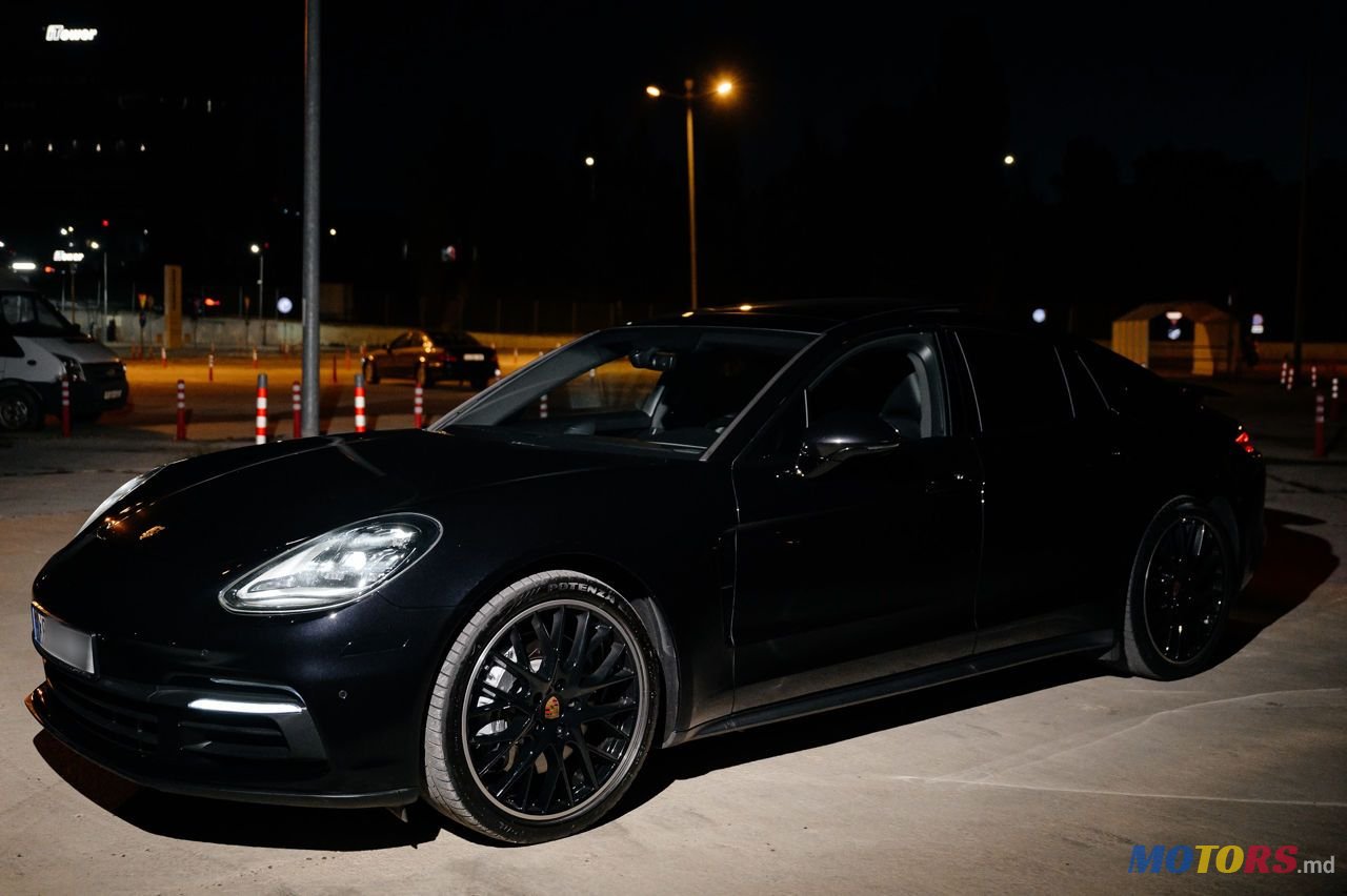2019' Porsche Panamera photo #3