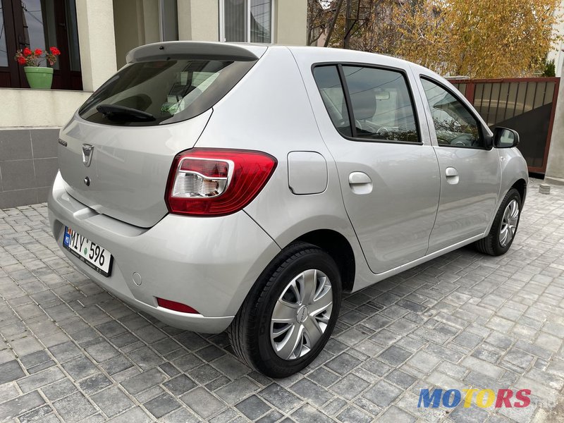 2013' Dacia Sandero photo #4