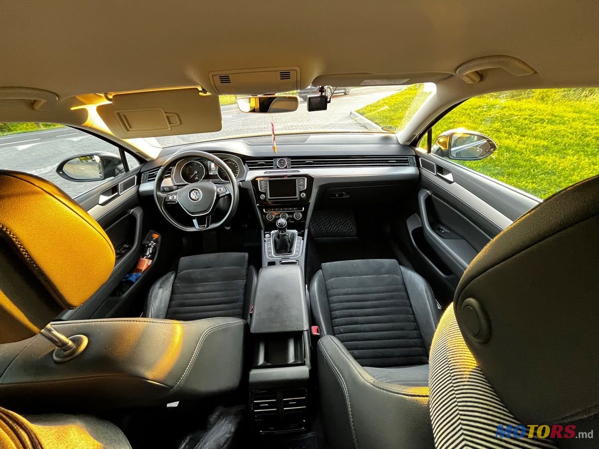 2015' Volkswagen Passat photo #6