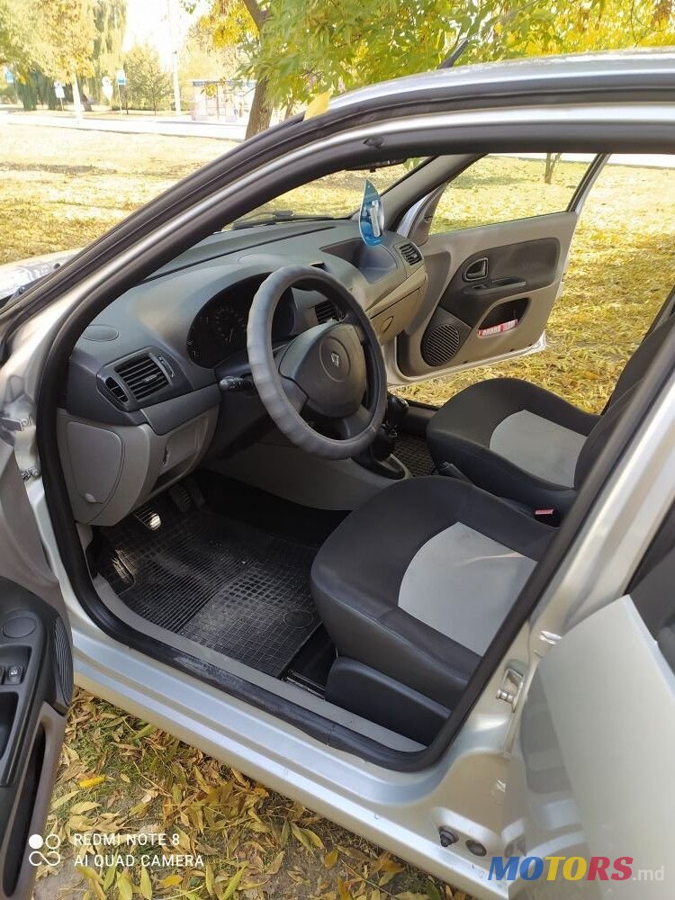 2011' Renault Clio Symbol photo #5