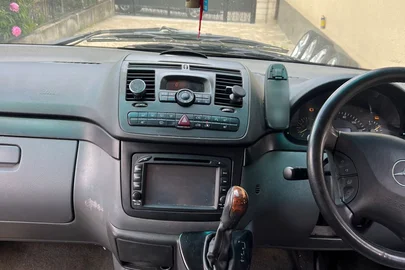 2004' Mercedes-Benz Viano
