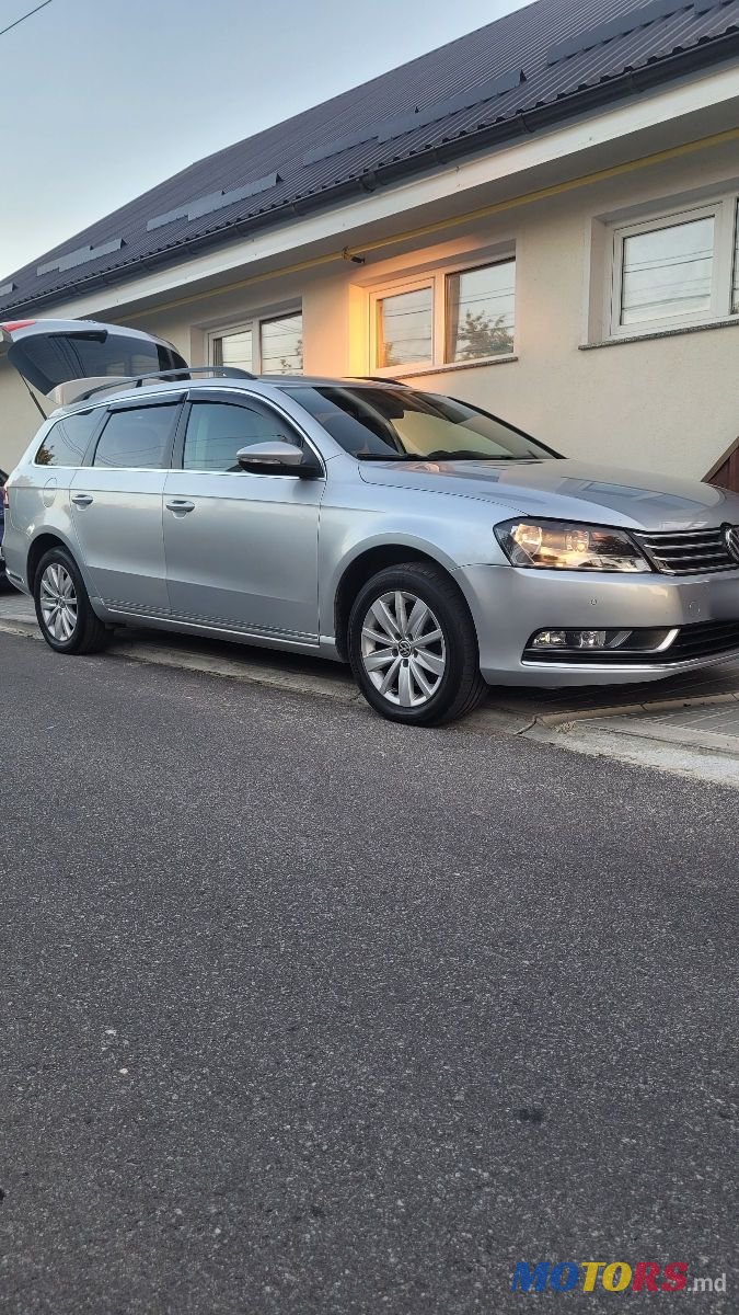 2011' Volkswagen Passat photo #1