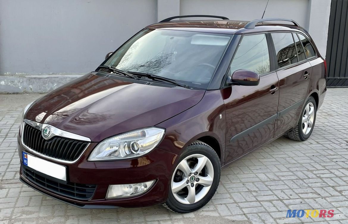 2011' Skoda Fabia photo #3