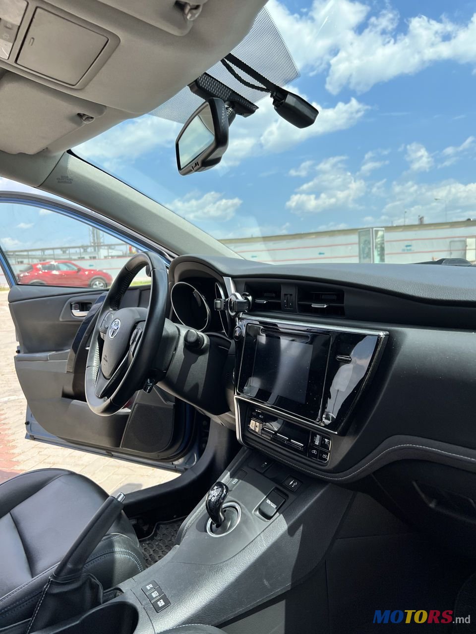 2015' Toyota Auris photo #6