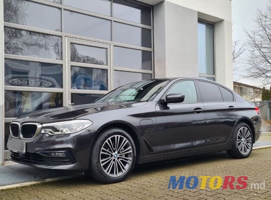 2019' BMW 5 Series photo #2