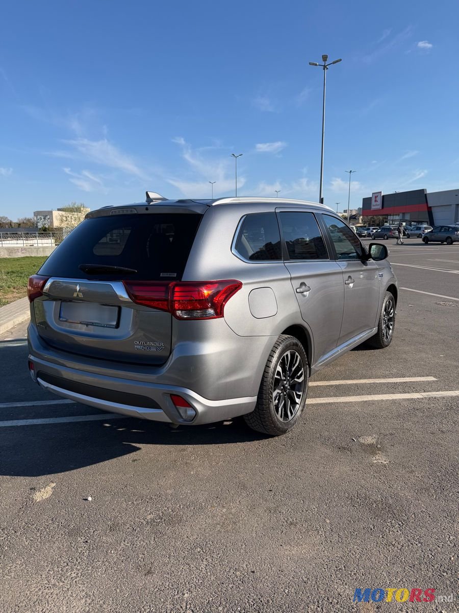 2018' Mitsubishi Outlander photo #3