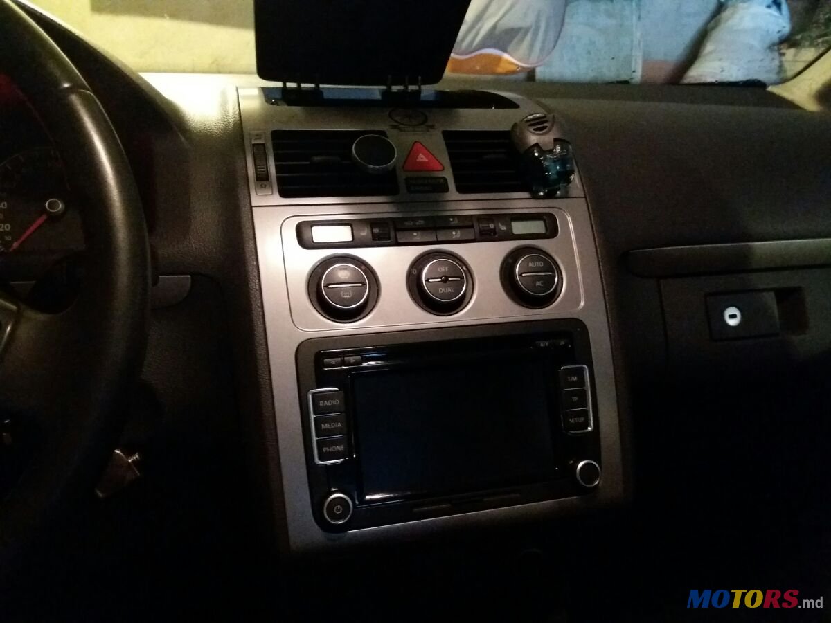 2010' Volkswagen Cross Touran Swiss Edition photo #2