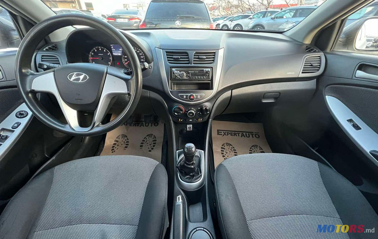 2011' Hyundai Accent photo #7