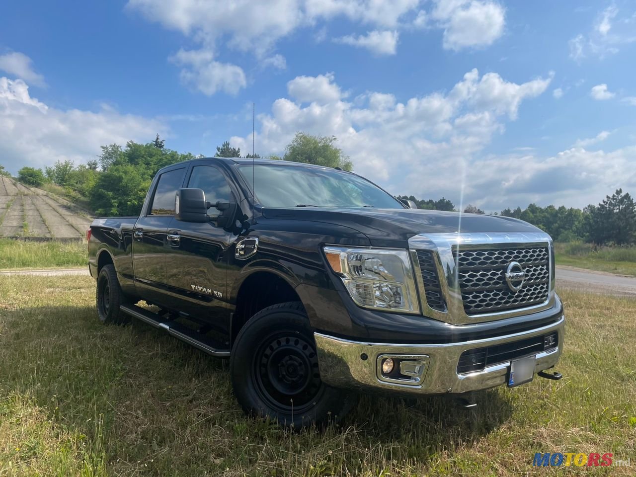 2016' Nissan Titan photo #1