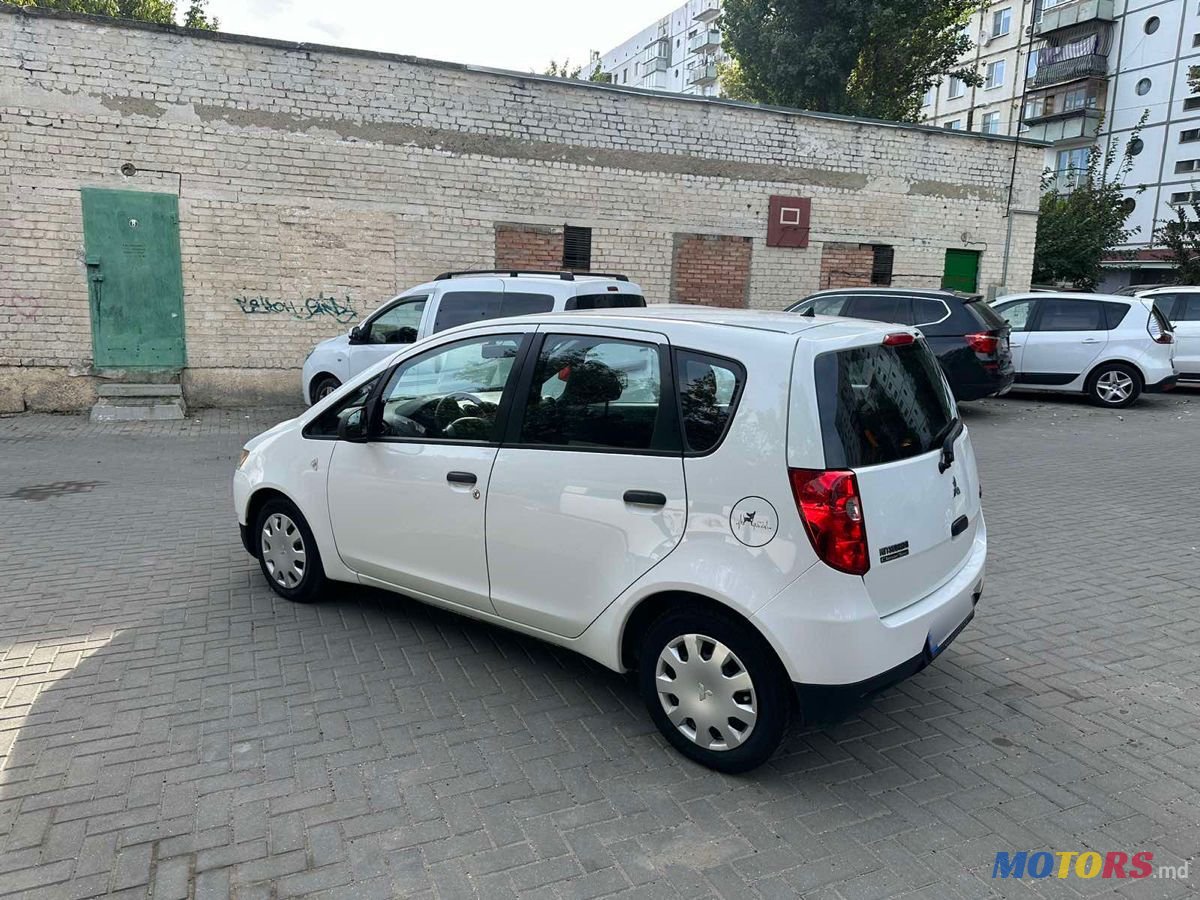 2010' Mitsubishi Colt photo #5