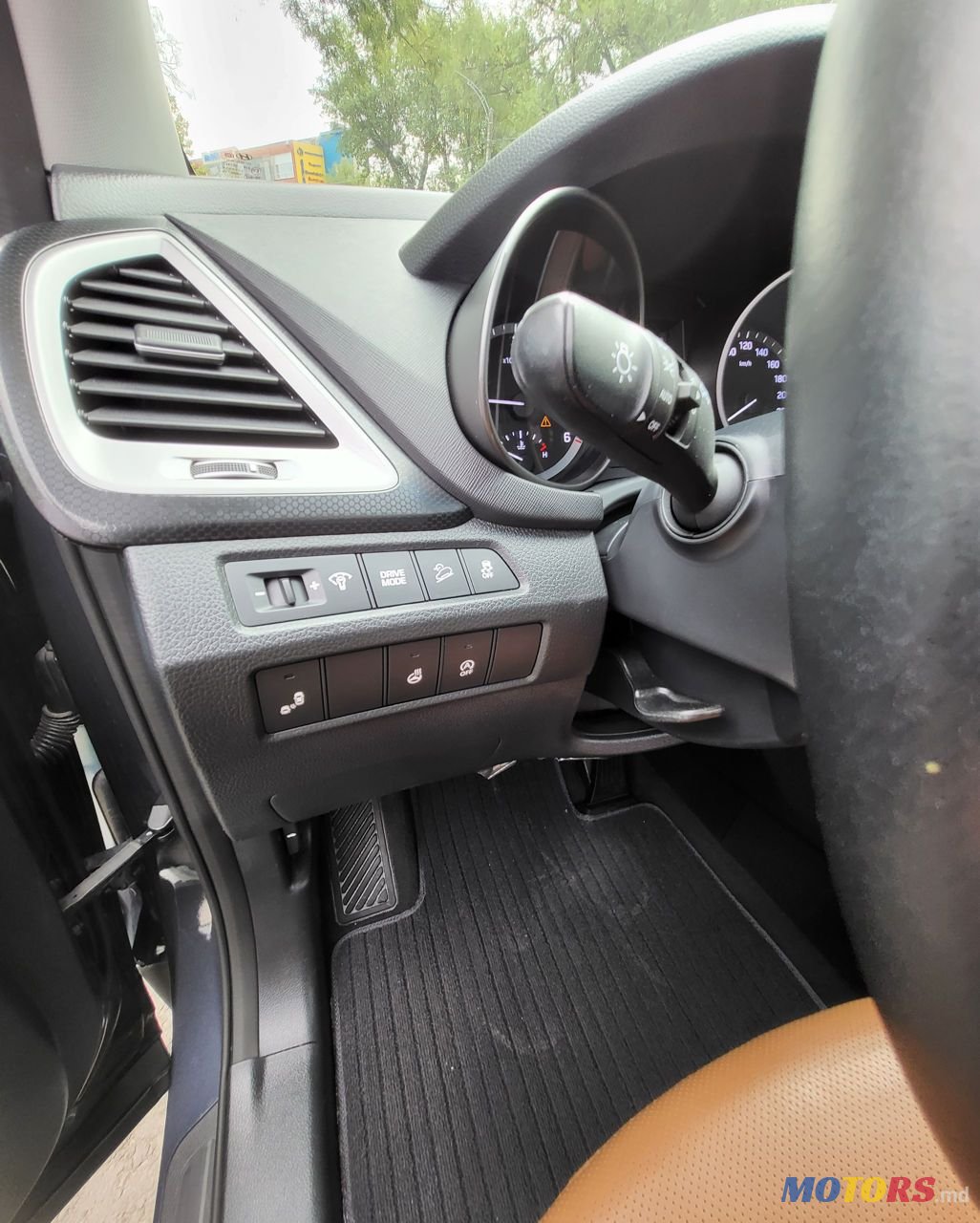 2017' Hyundai Santa Fe photo #5