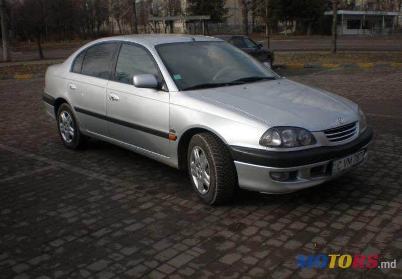 2000' Toyota Avensis photo #1