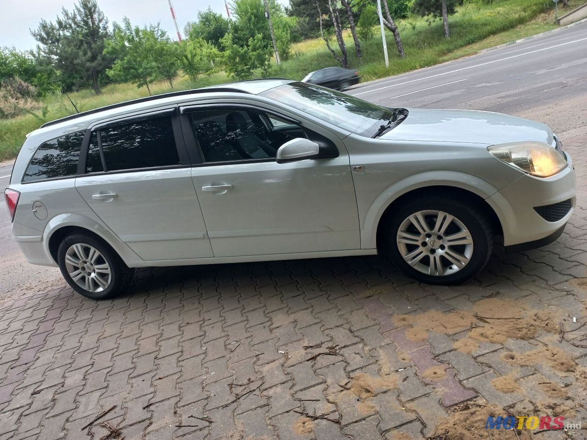 2008' Opel Astra photo #1