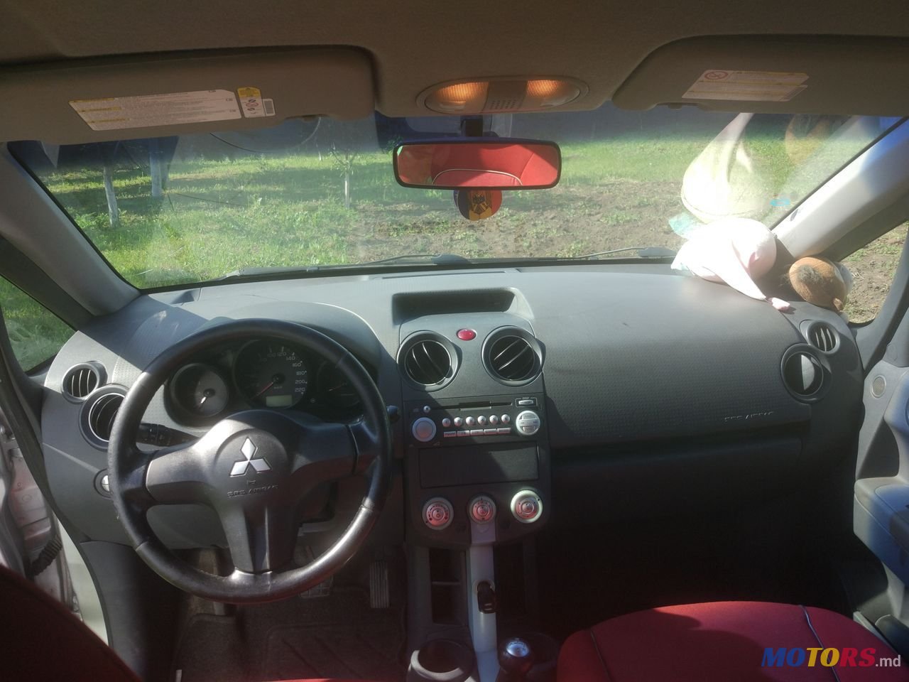 2005' Mitsubishi Colt photo #6