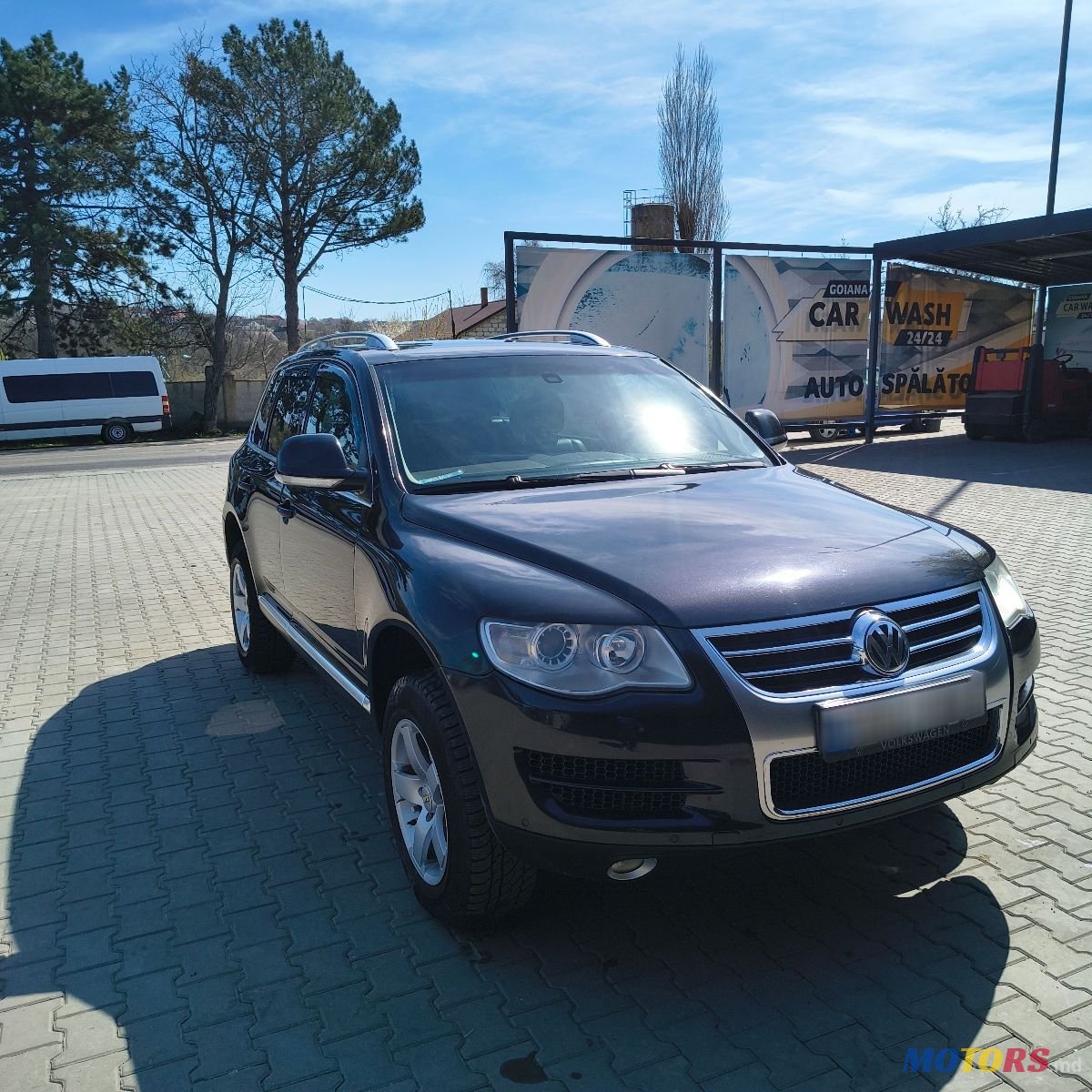 2010' Volkswagen Touareg photo #5