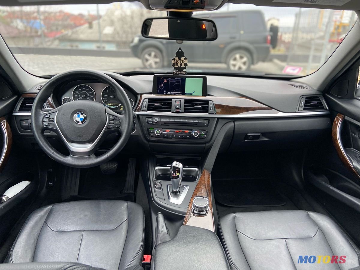 2015' BMW 3 Series photo #4