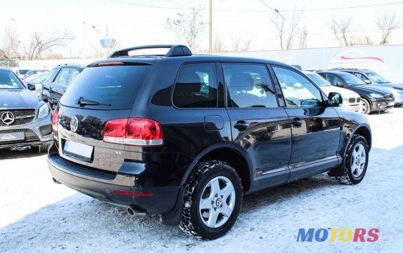 2004' Volkswagen Touareg photo #2