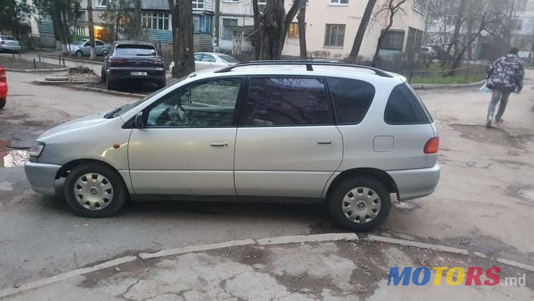 1998' Toyota Picnic photo #3