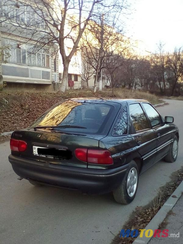 1994' Ford Escort photo #2