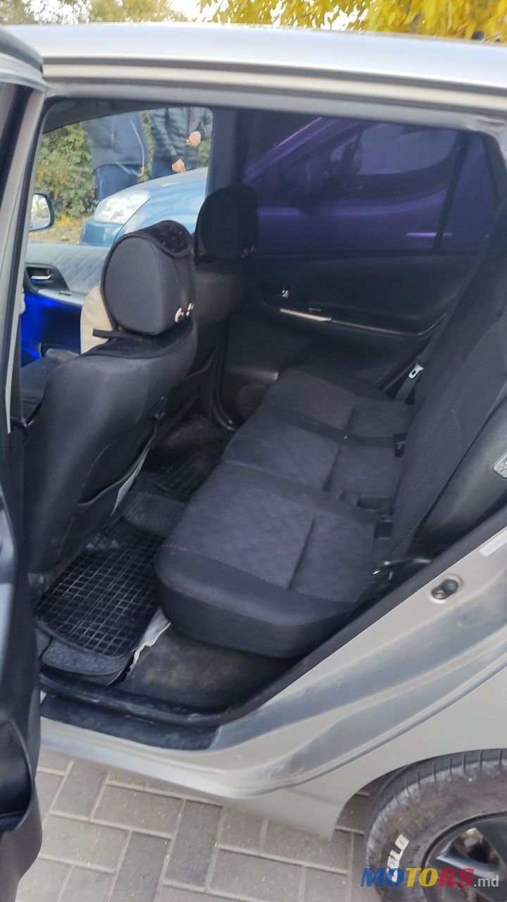 2002' Toyota Corolla Verso photo #4