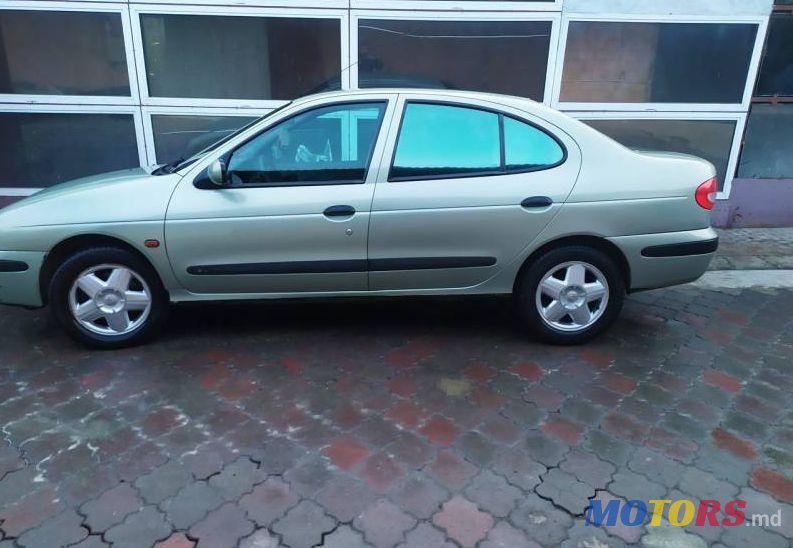 2001' Renault Megane photo #1