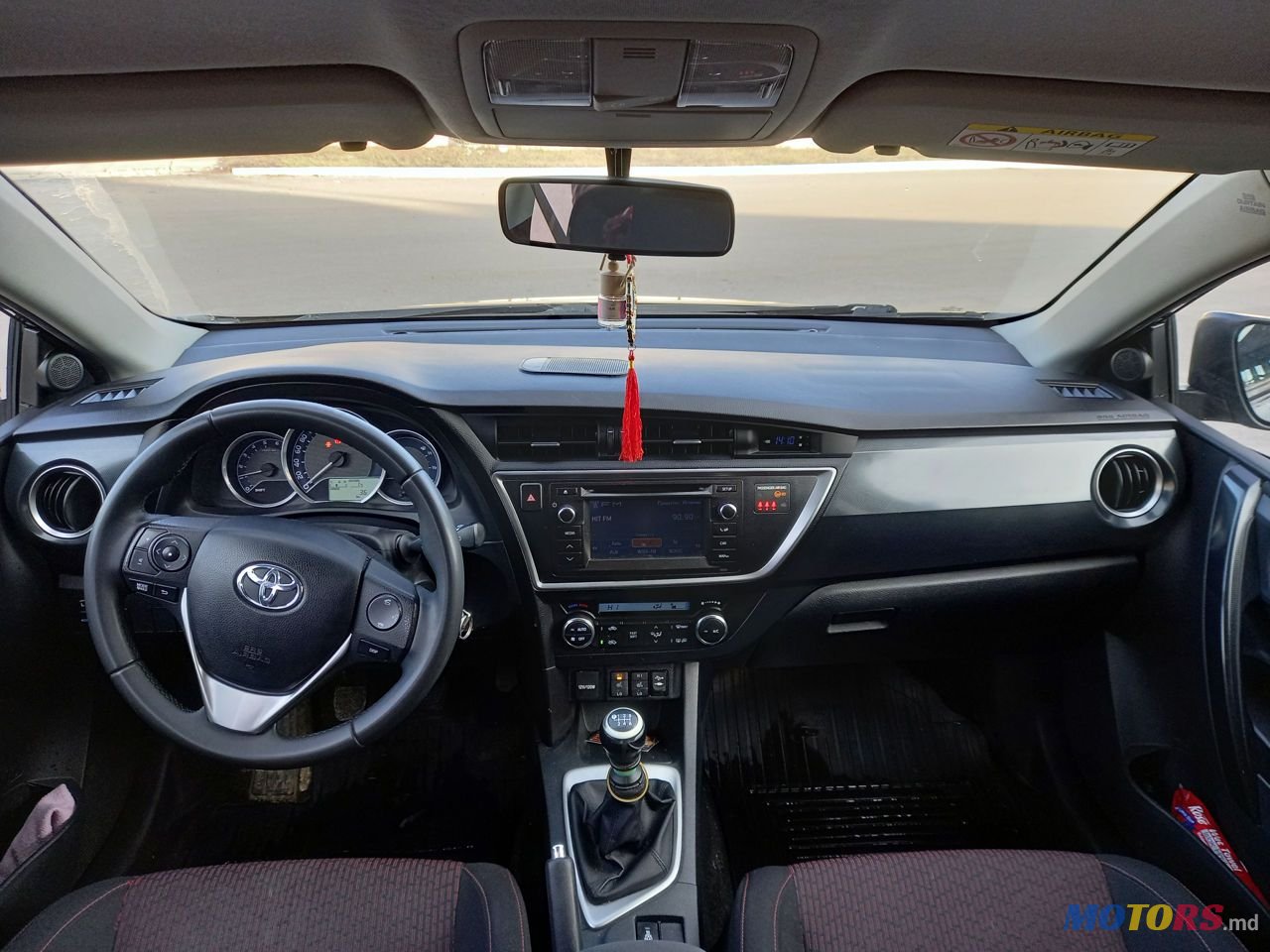 2014' Toyota Auris photo #2