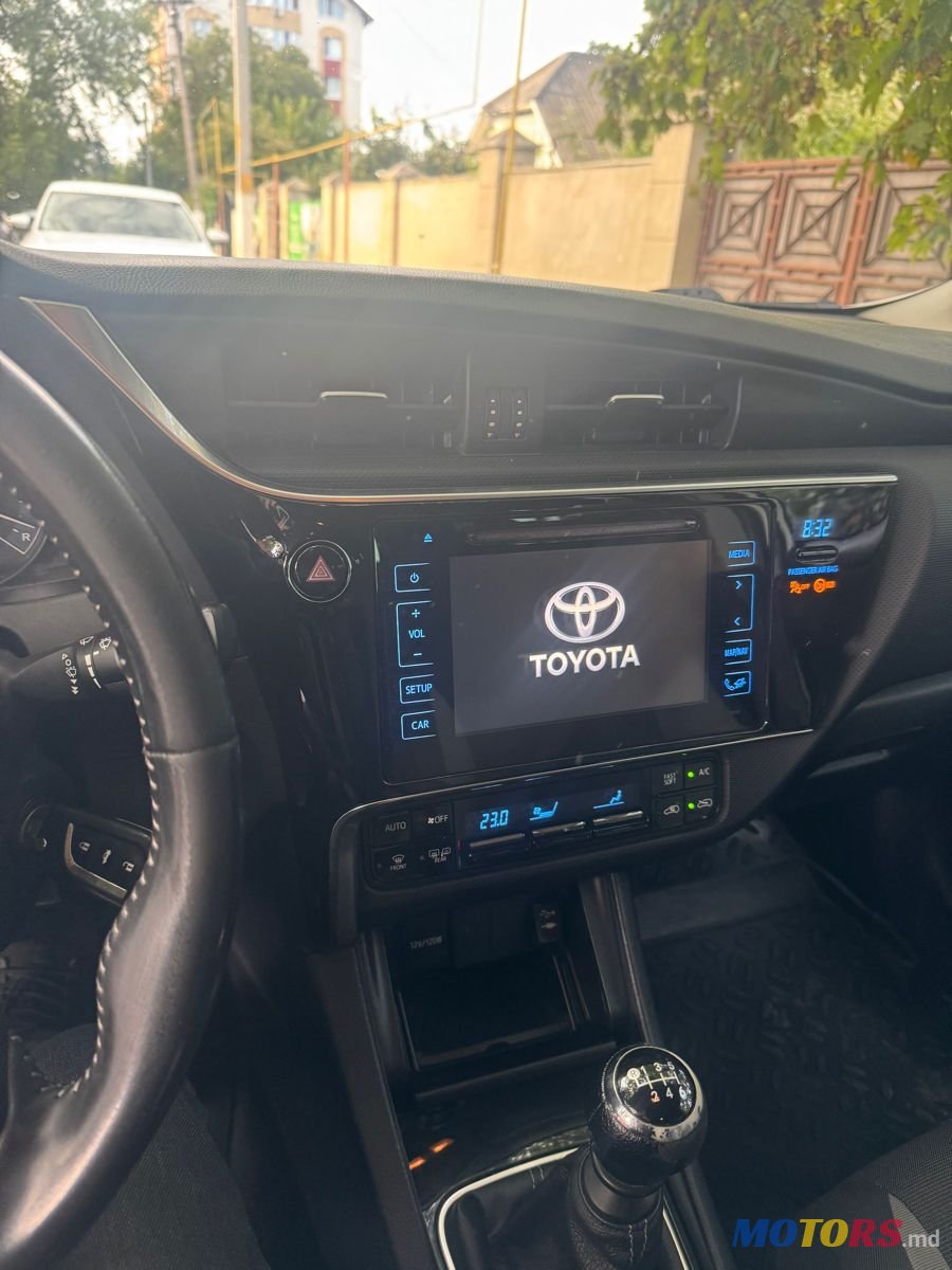 2015' Toyota Auris photo #5