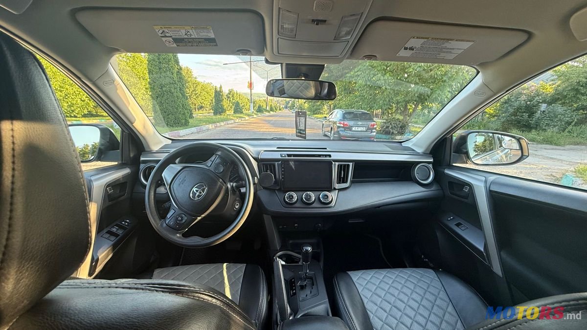2018' Toyota RAV4 photo #6