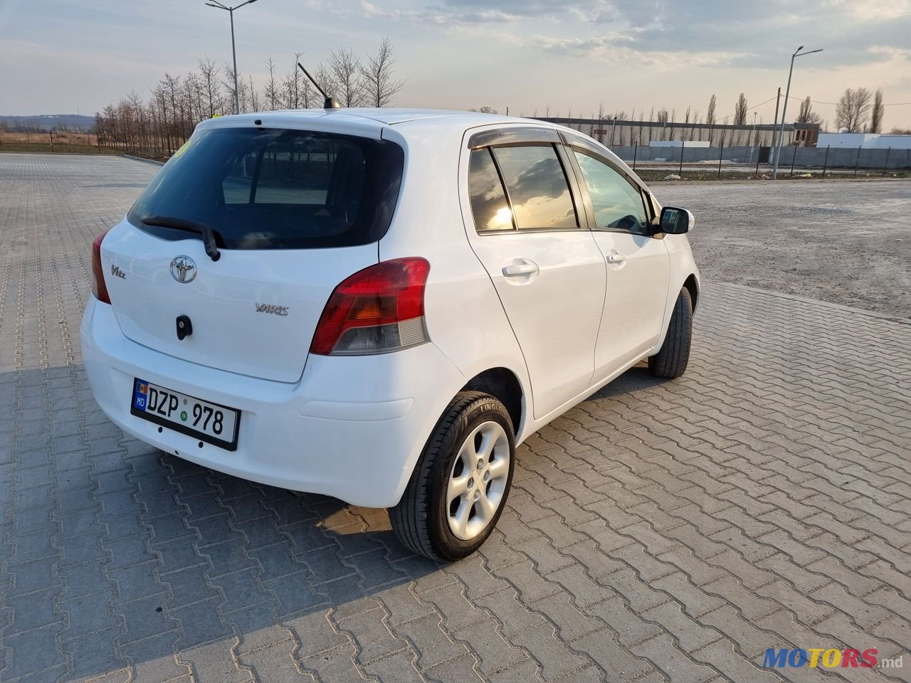 2008' Toyota Yaris photo #2