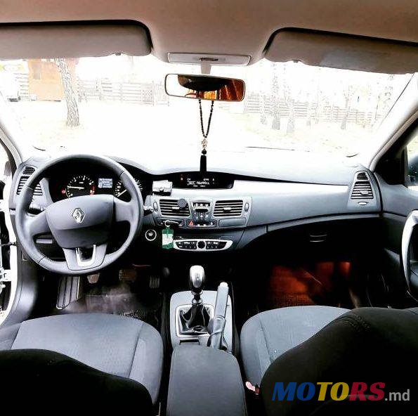 2010' Renault Laguna photo #3