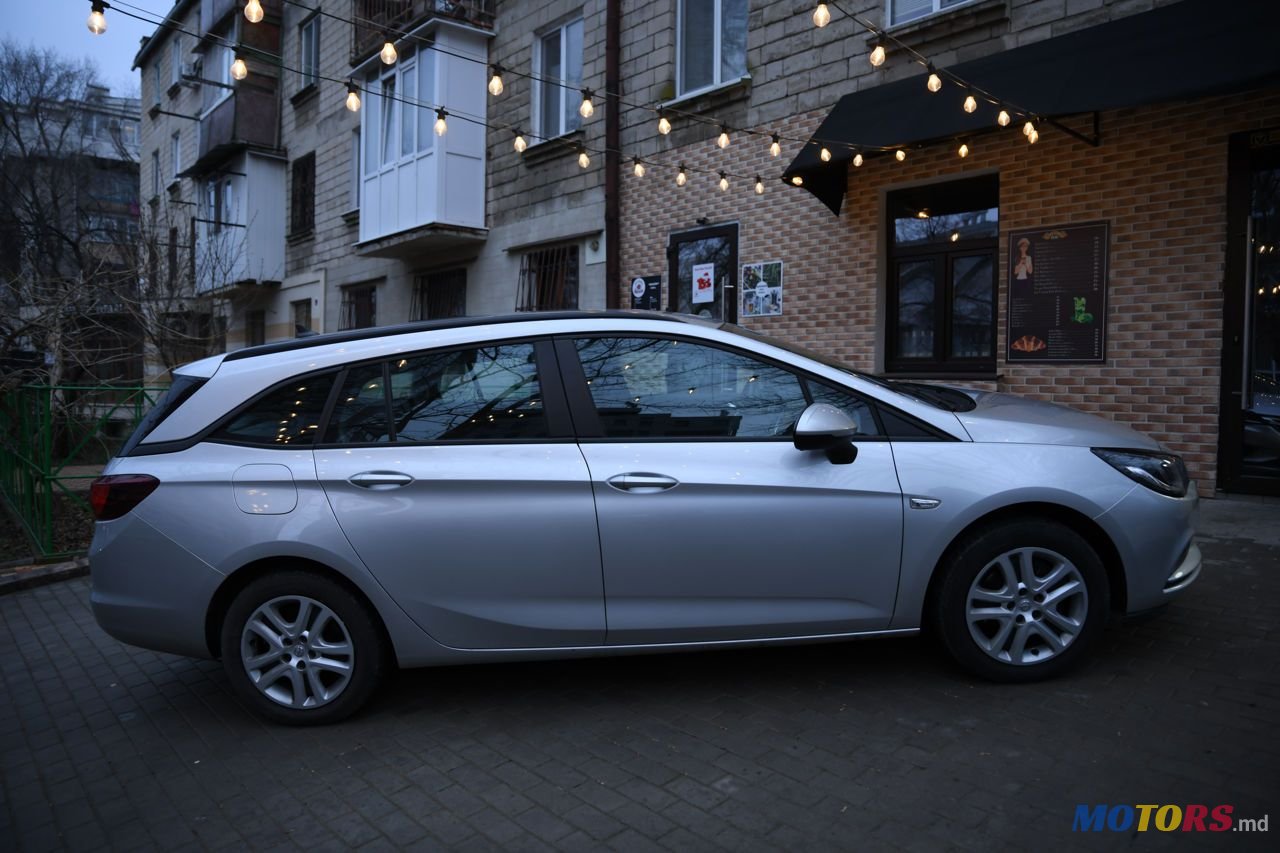 2017' Opel Astra photo #2