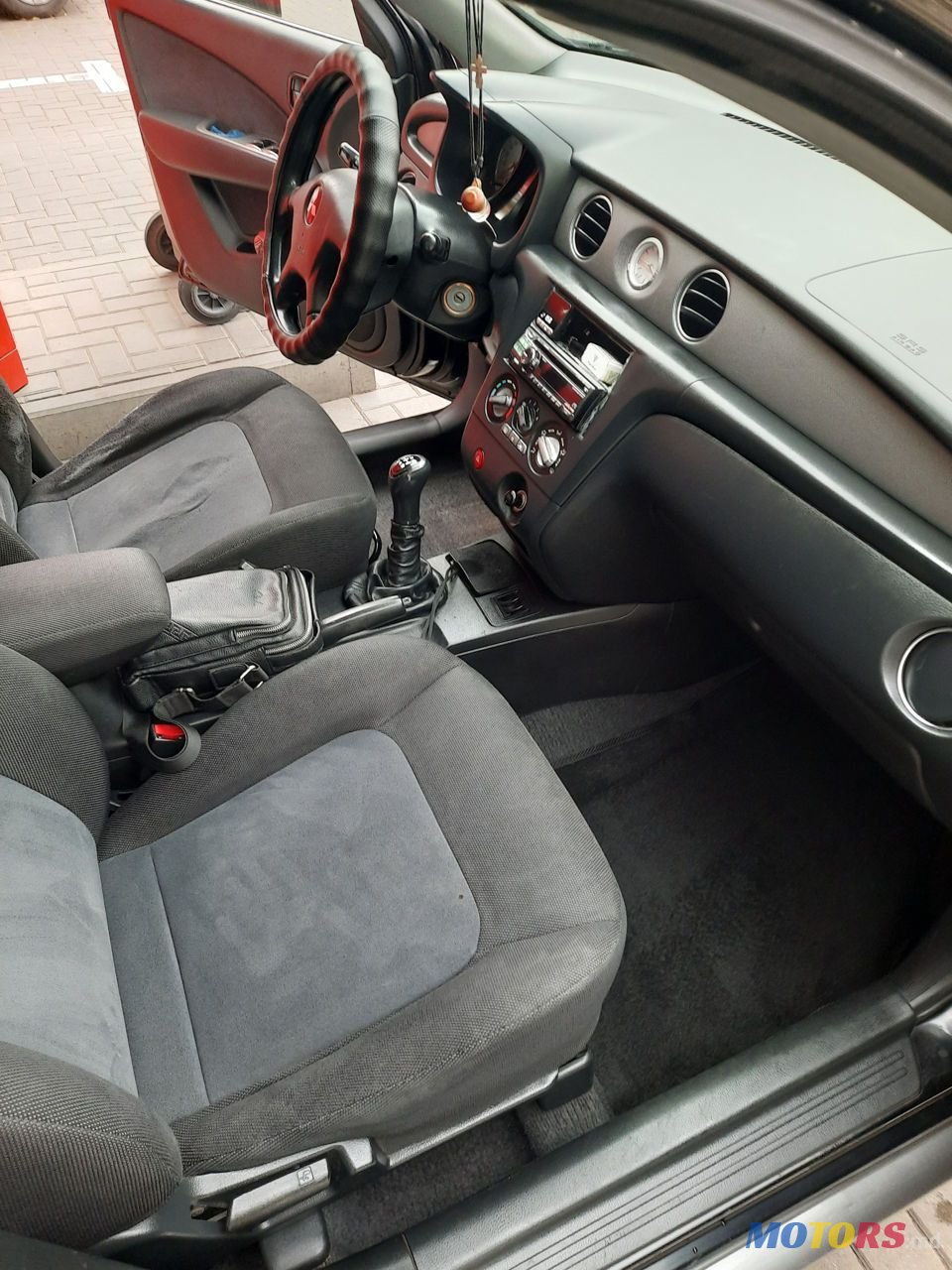 2004' Mitsubishi Outlander photo #5