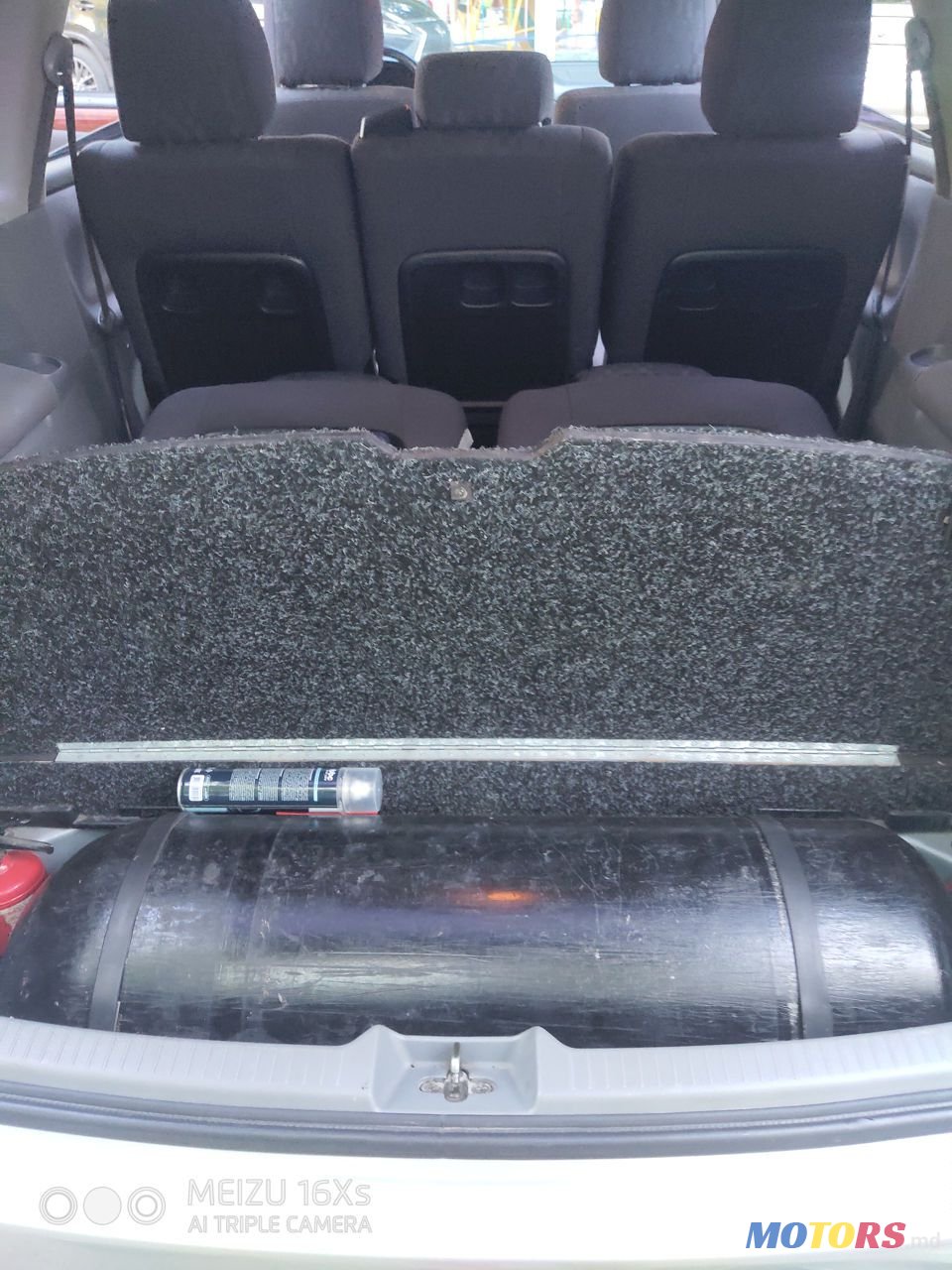 2001' Toyota Avensis Verso photo #5