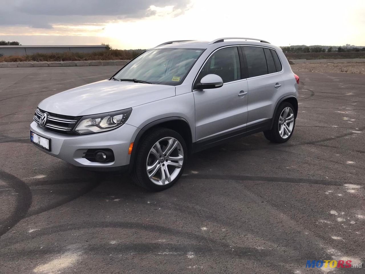 2011' Volkswagen Tiguan photo #1