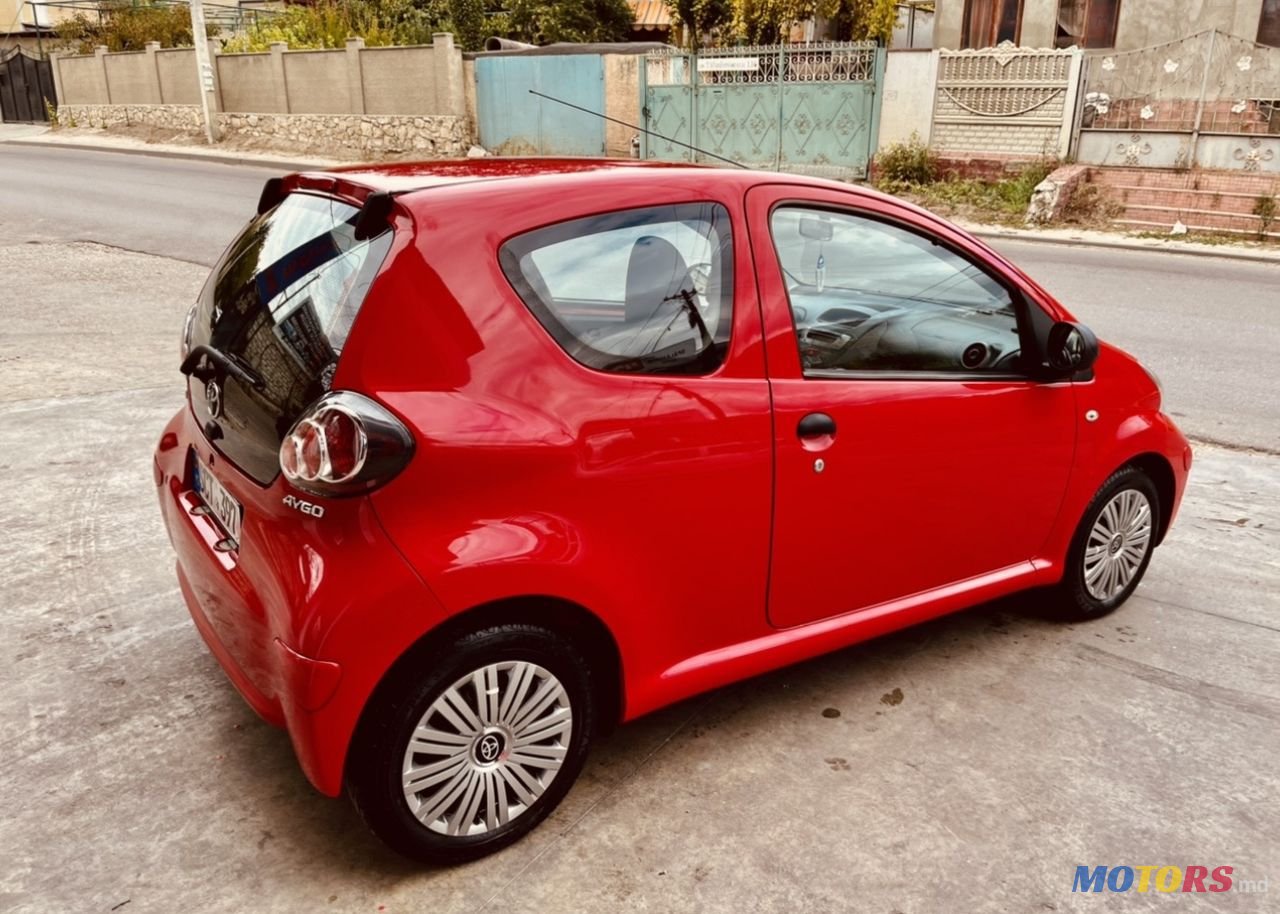 2012' Toyota Aygo photo #2