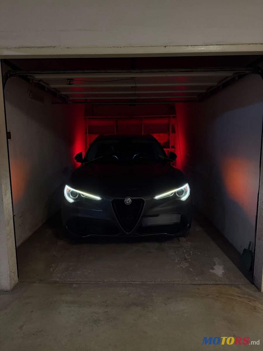 2018' Alfa Romeo Stelvio photo #1