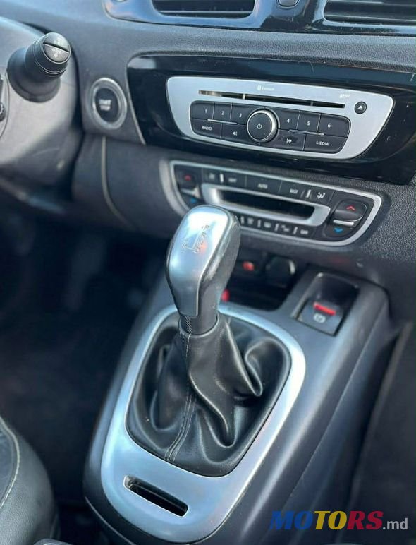 2016' Renault Scenic photo #4